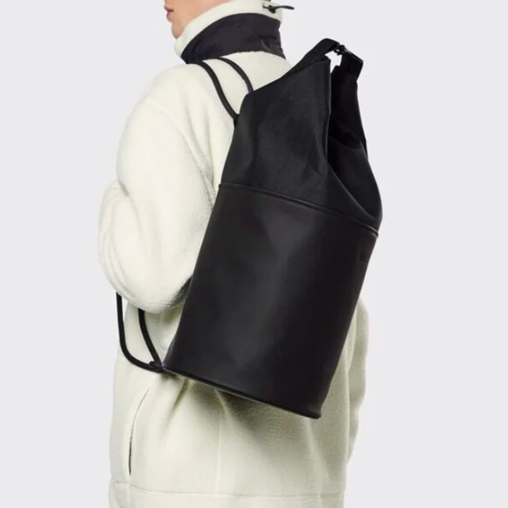 RAINS Spin‎ Rolltop Bucket Sling Bag Black Drawstring Backpack Waterproof Large